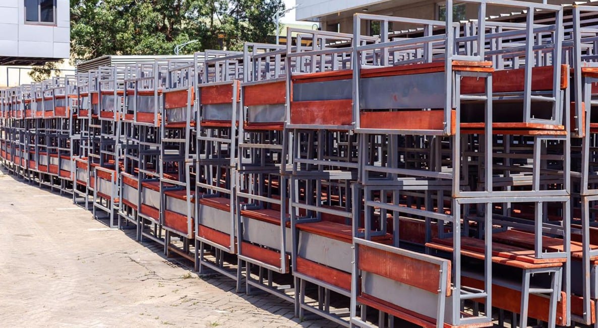Distribution of 2,850 dual desks to public basic schools.
