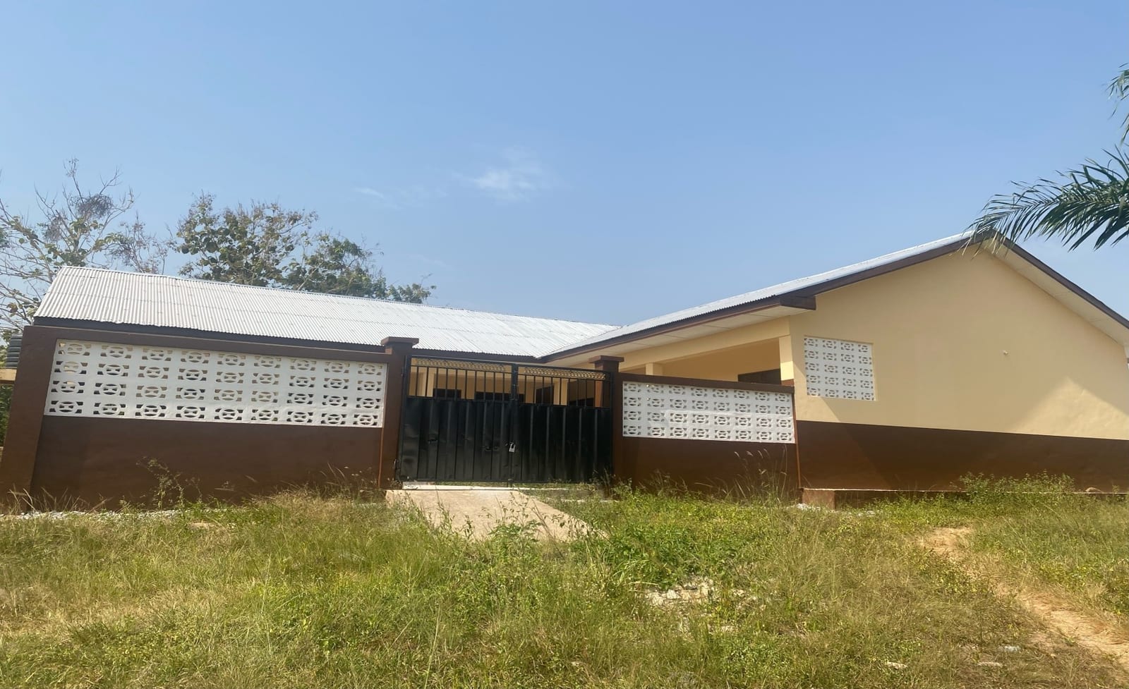 Construction of 1No 2-Unit Kg Block at Akyeremade