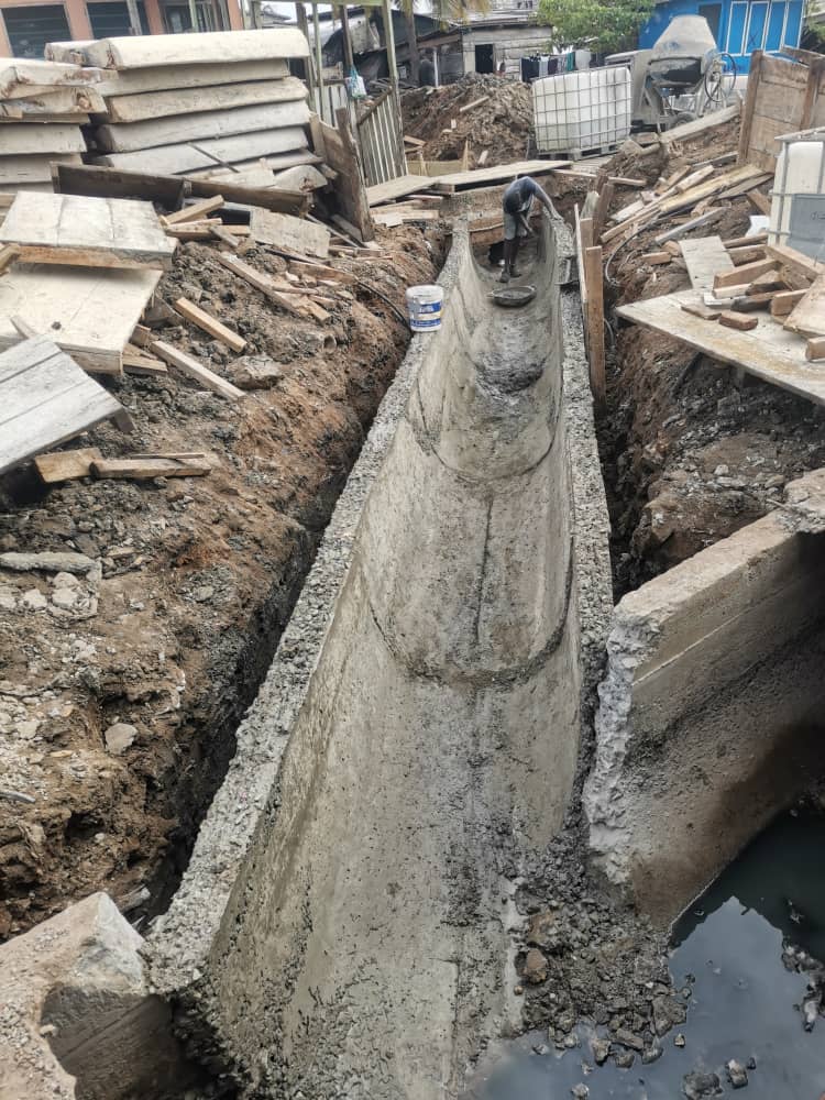 Construction of 600mm U-Drain at La Mantiase, La Dadekotopon