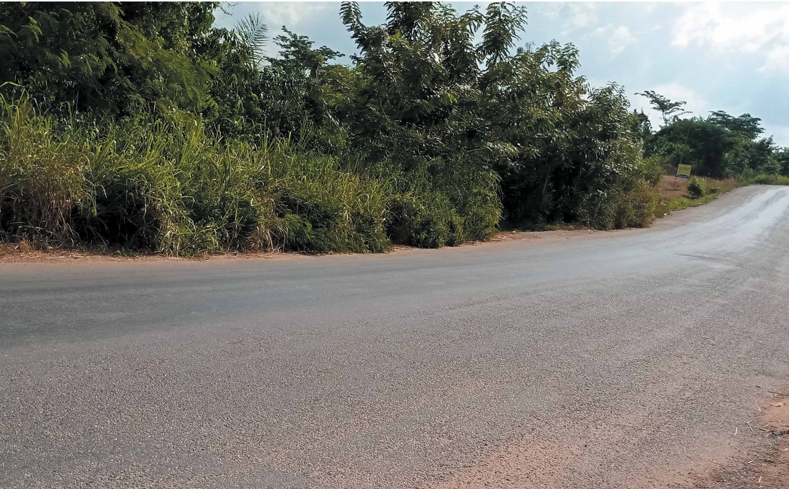 Surfacing of 3.6 km Boanim-Amenase-Dome road